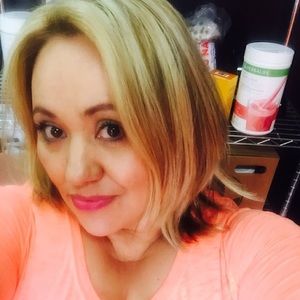 Meet your Posher, Nora